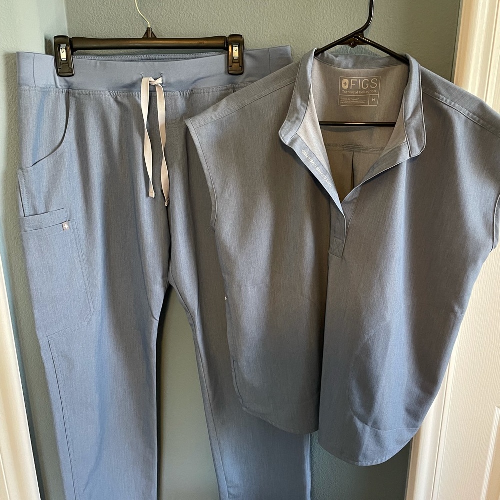 Figs scrubs size medium top and large bottoms